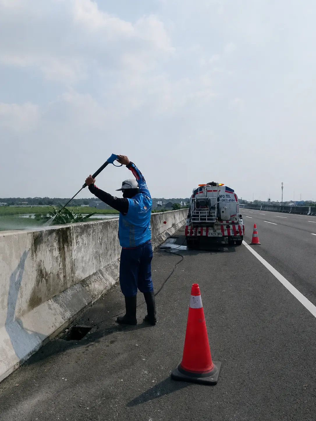 Concrete Barrier Cleaning