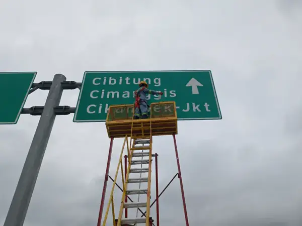 Traffic Sign Cleaning