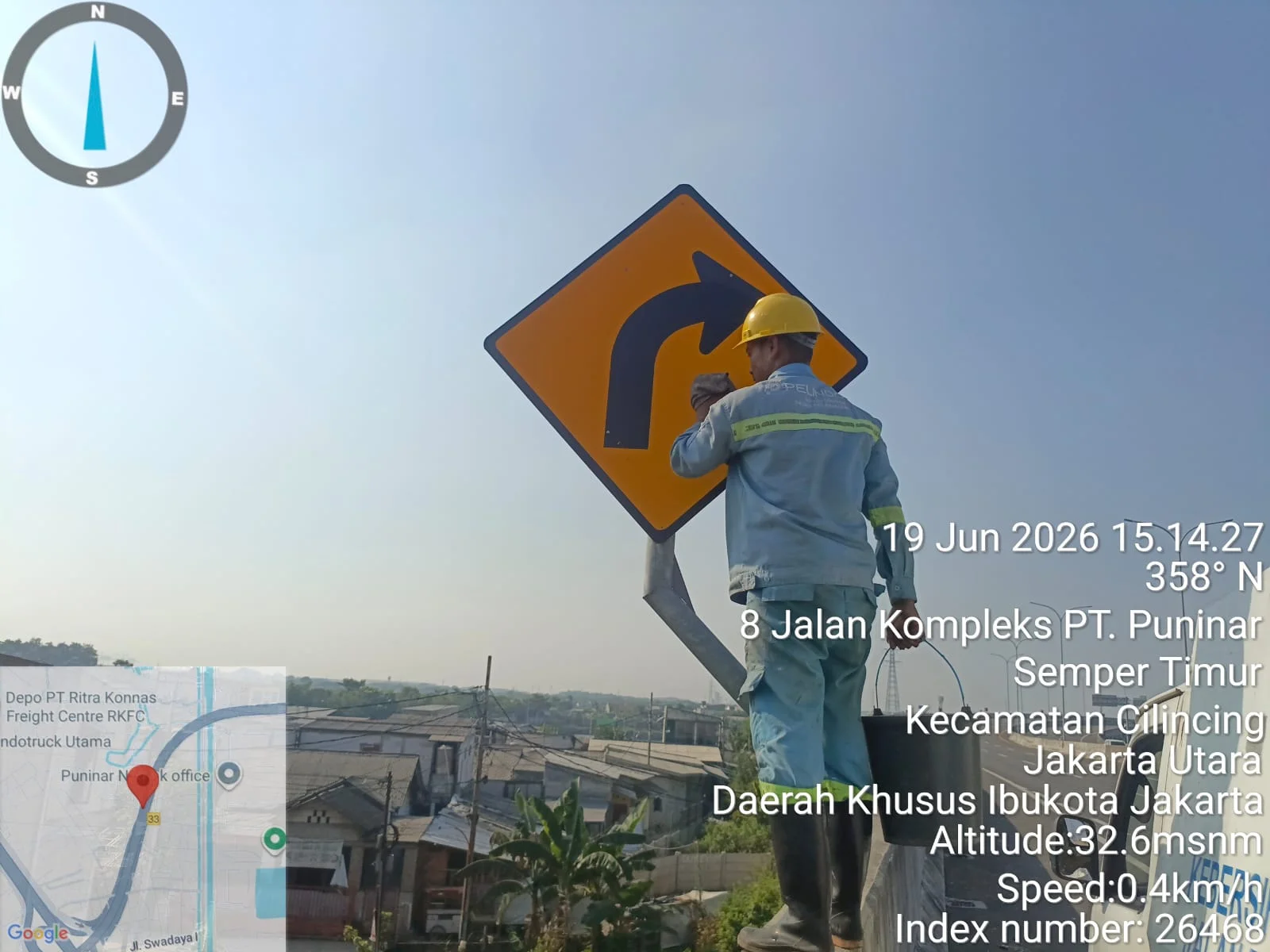 PEMBERSIHAN RAMBU PETUNJUK JALAN