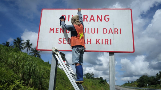 Traffic Sign Cleaning